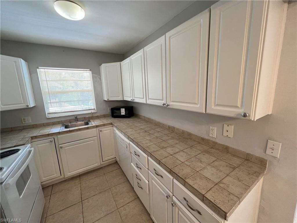 4290 Gulfstream Dr #16 - Photo 3 of 11