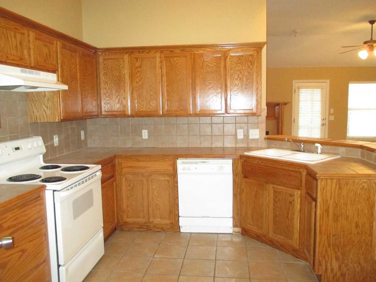 4712 Republic Dr - Photo 3 of 12