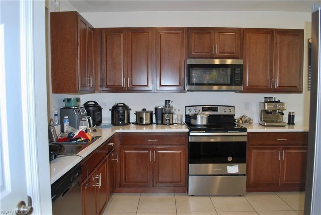 1217 Santa Barbara Blvd N - Photo 5 of 12