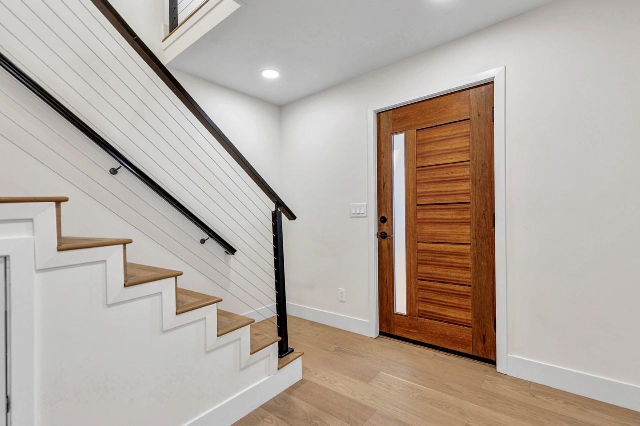 421 Rose Avenue - Photo 2 of 25