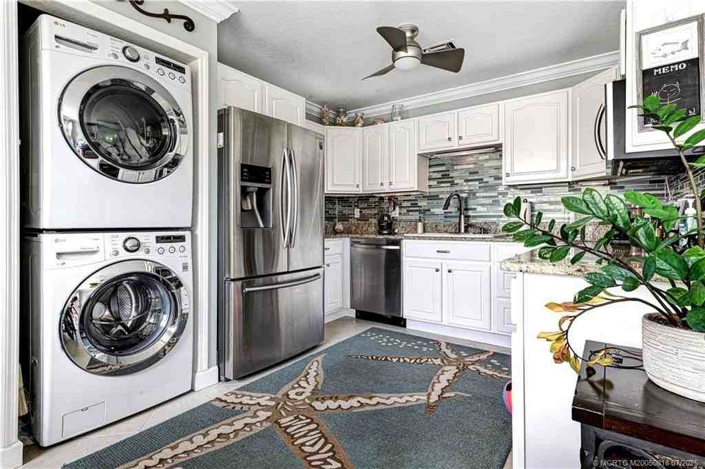 3541 Ne Ocean Blvd Apt 14 #14 - Photo 7 of 15