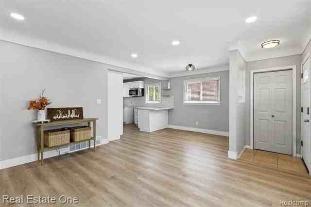 6118 Amboy St - Photo 4 of 17