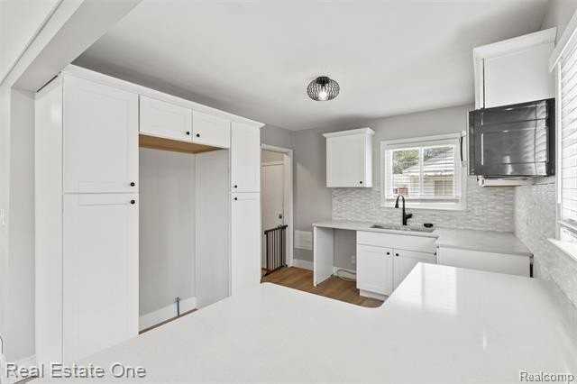 6118 Amboy St - Photo 6 of 17