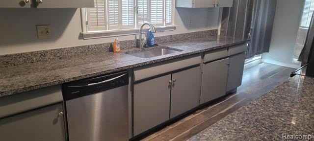 4995 Broomfield Ln - Photo 2 of 16