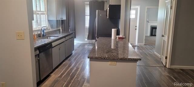 4995 Broomfield Ln - Photo 4 of 16