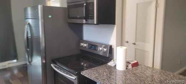 4995 Broomfield Ln - Photo 5 of 16