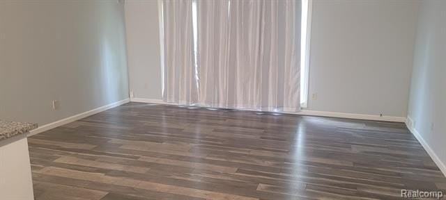 4995 Broomfield Ln - Photo 7 of 16