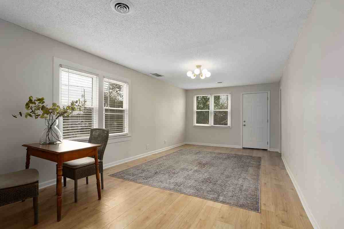 4437 N Jackson Ave - Photo 3 of 16