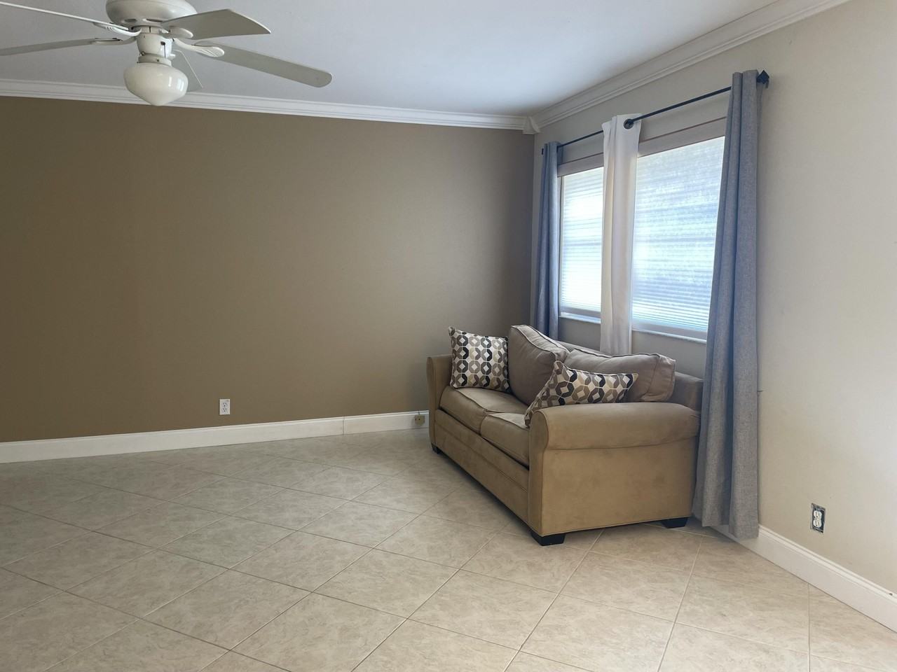 564 Brittany L - Photo 6 of 48