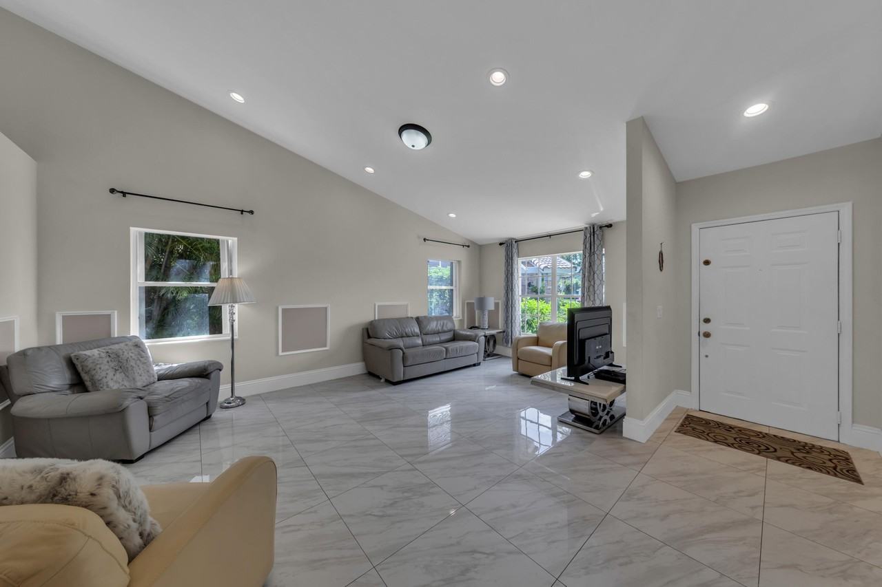 19623 Back Nine Dr - Photo 2 of 24