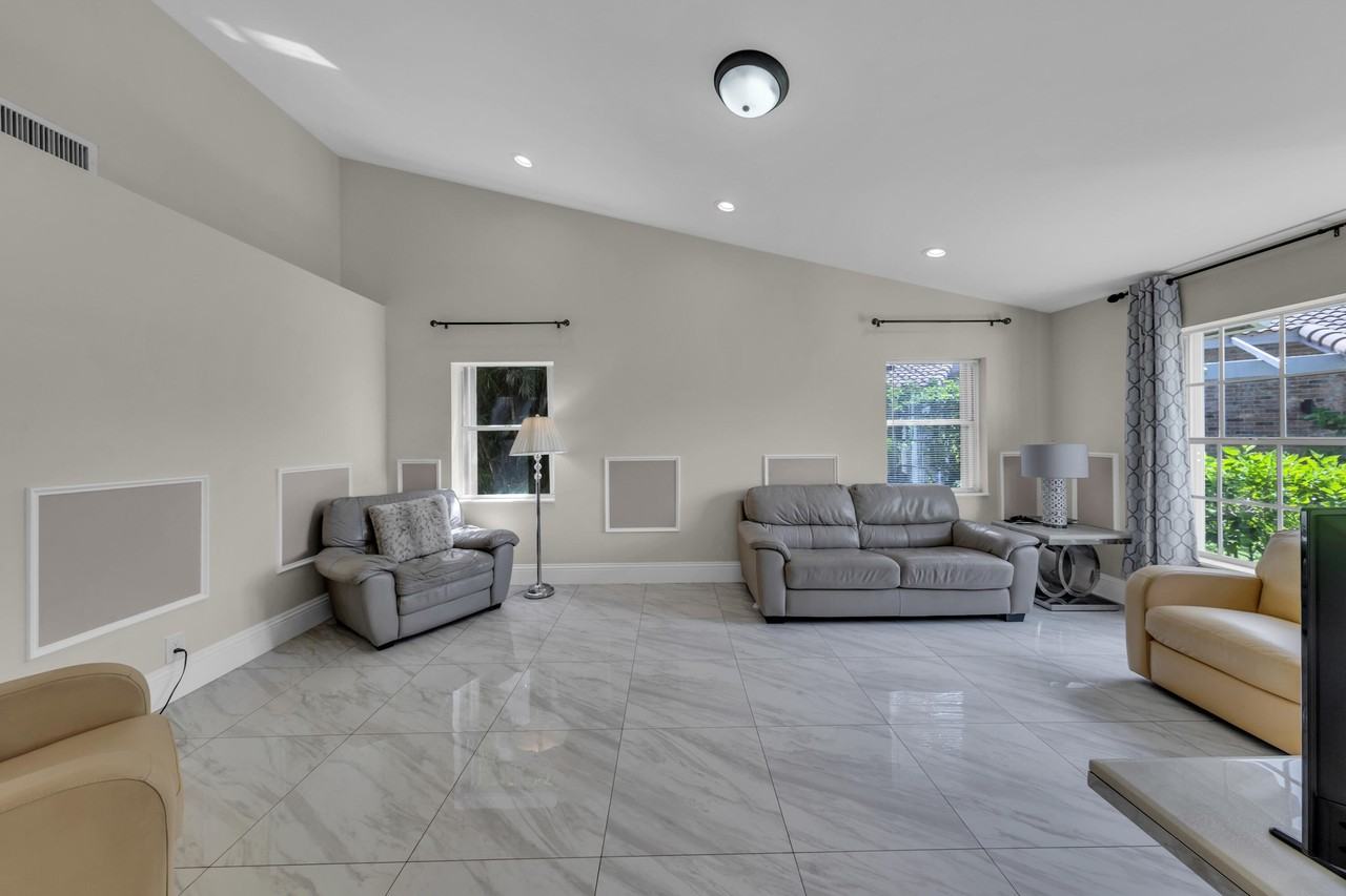 19623 Back Nine Dr - Photo 3 of 24