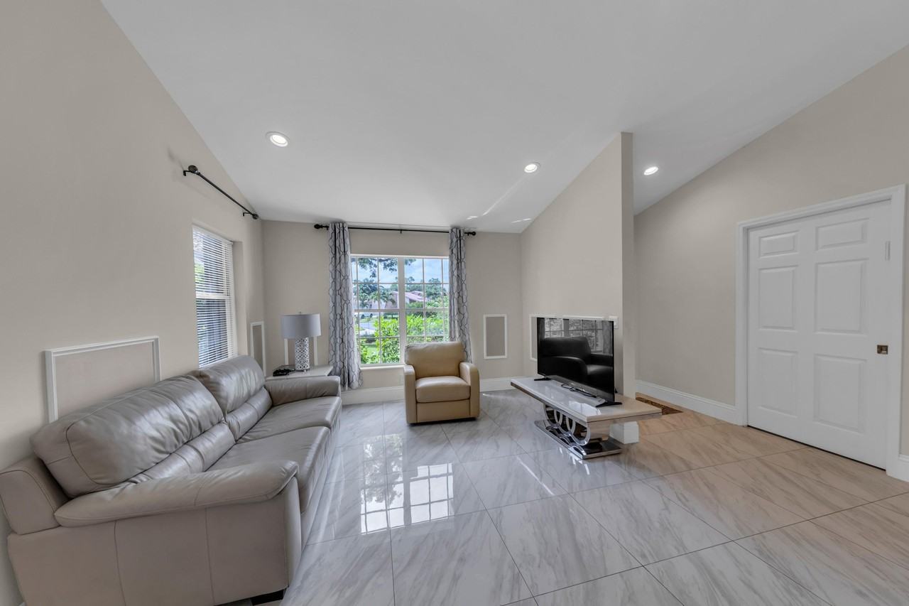 19623 Back Nine Dr - Photo 4 of 24