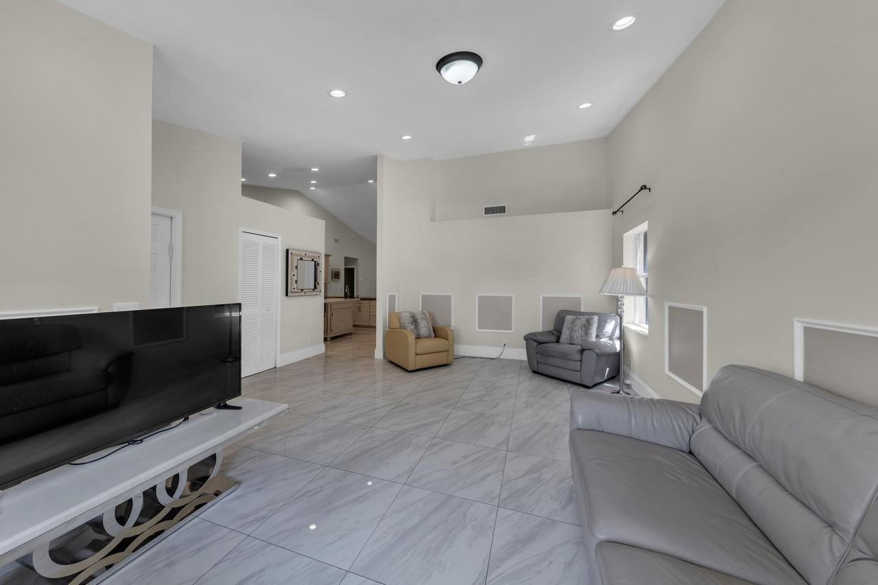 19623 Back Nine Dr - Photo 5 of 24