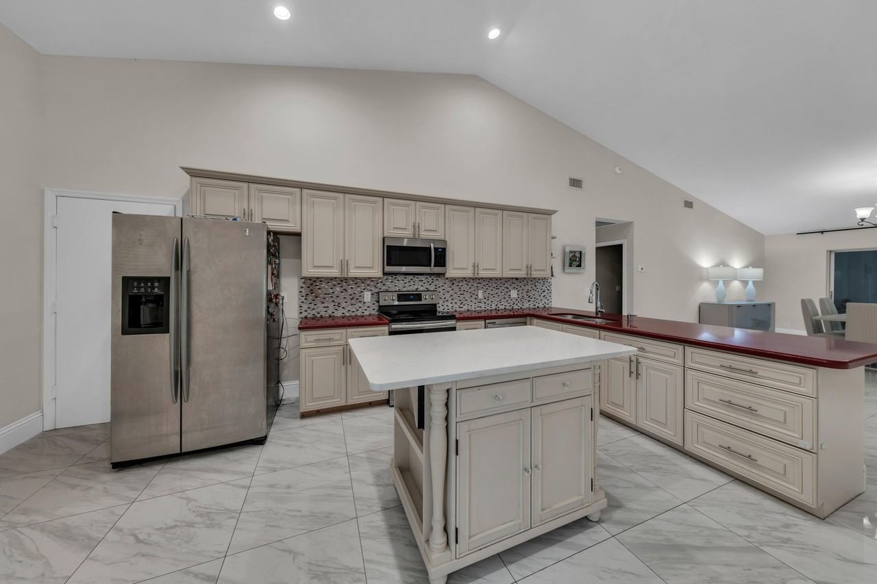 19623 Back Nine Dr - Photo 6 of 24