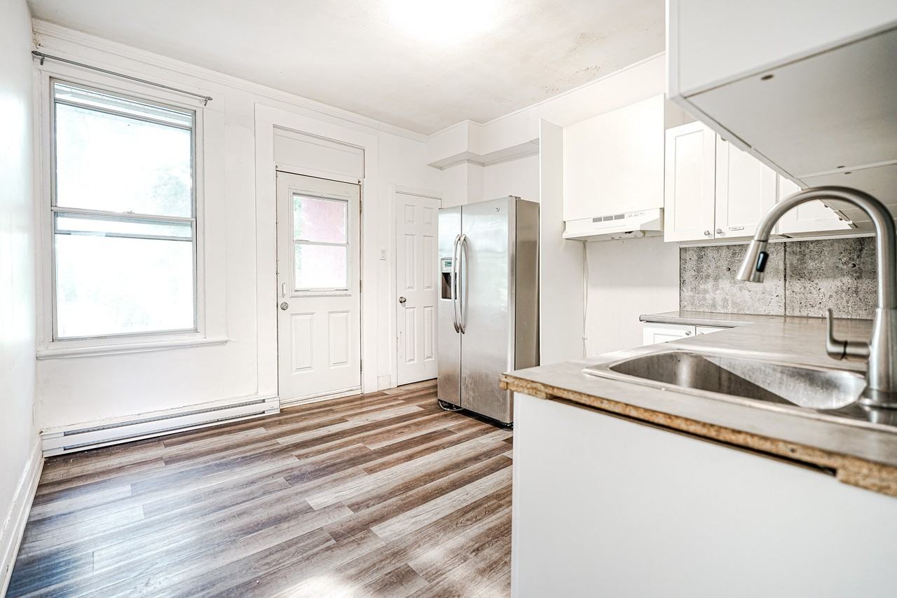 8701 Avenue Souligny #4 - Photo 3 of 16