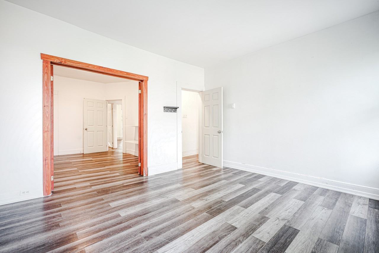 8701 Avenue Souligny #4 - Photo 4 of 16