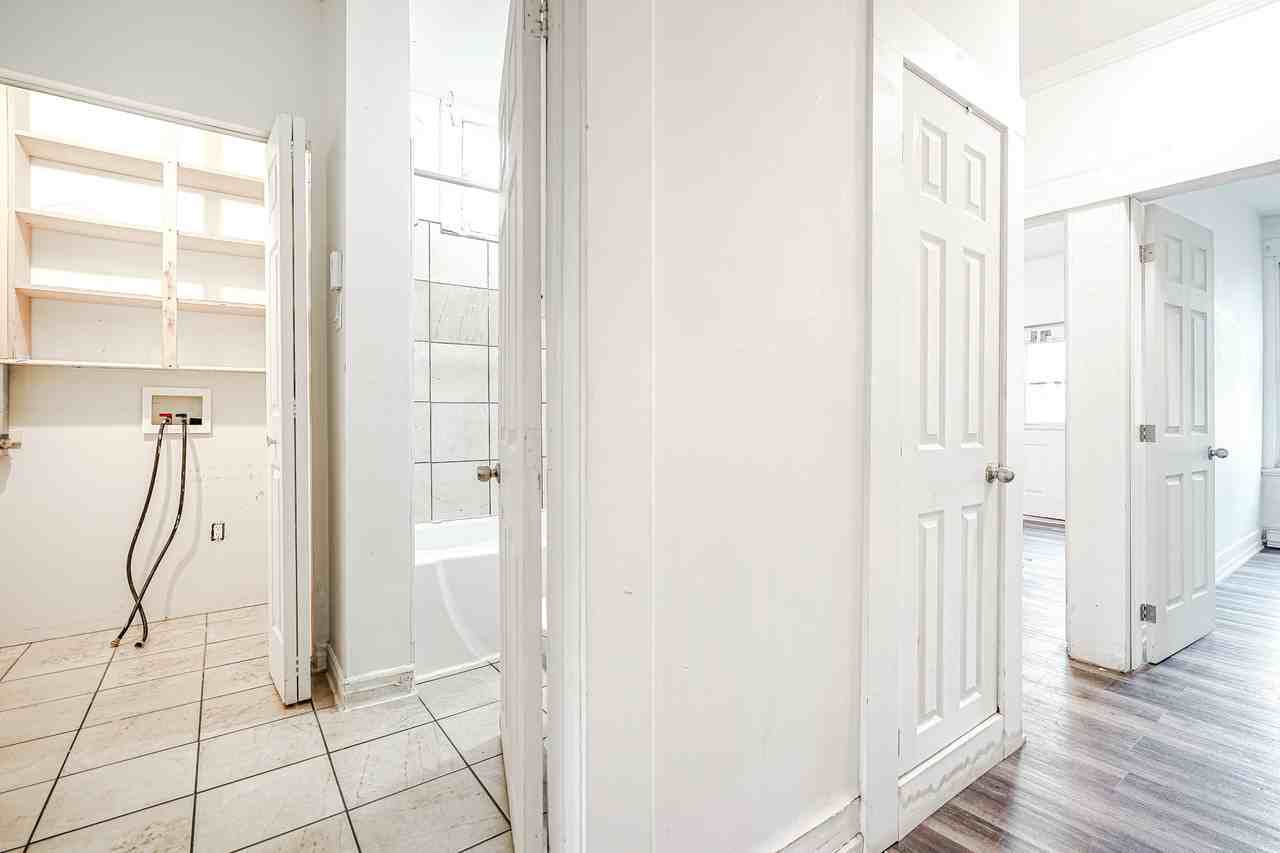 8701 Avenue Souligny #4 - Photo 5 of 16