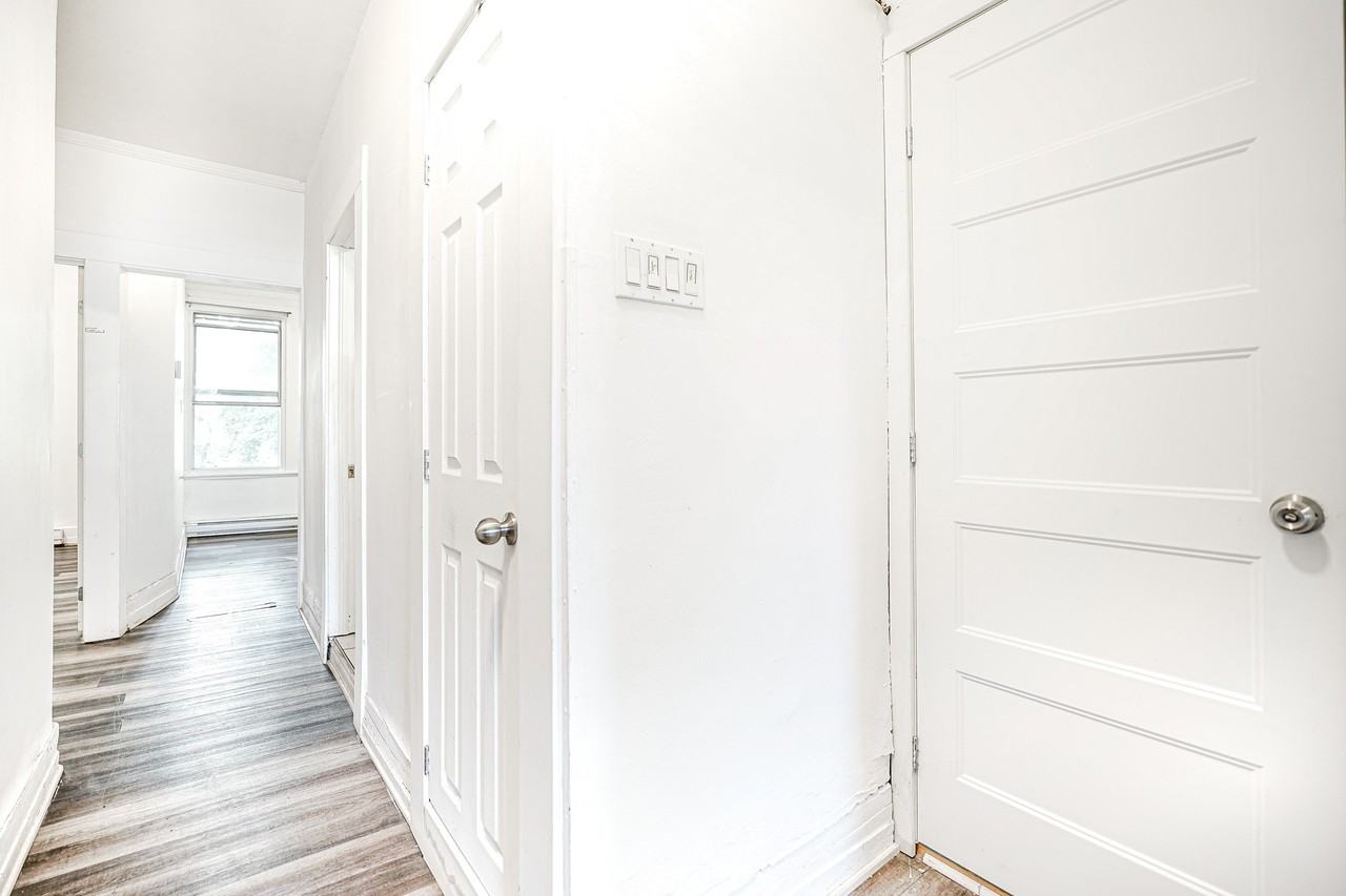 8701 Avenue Souligny #4 - Photo 7 of 16