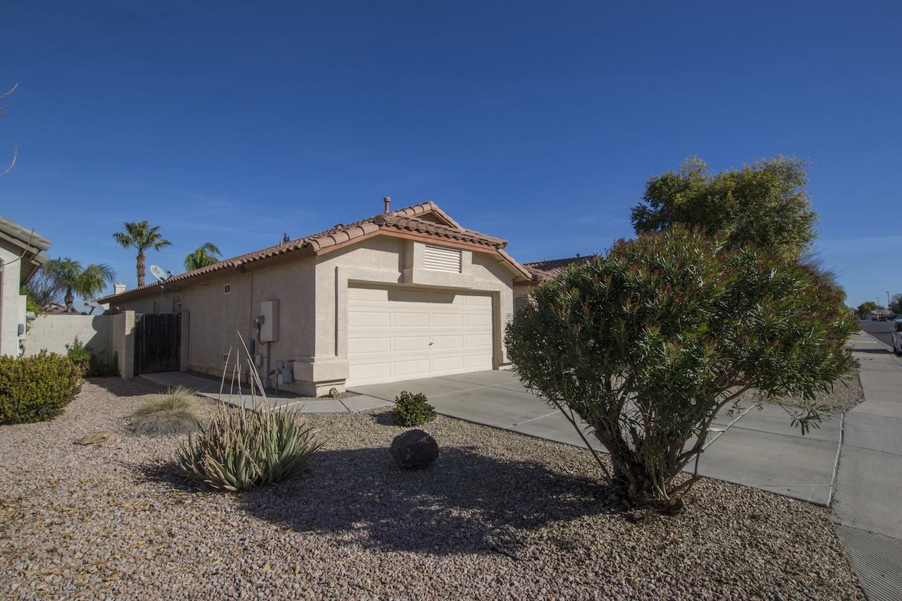 606 E Cathy Dr - Photo 3 of 17