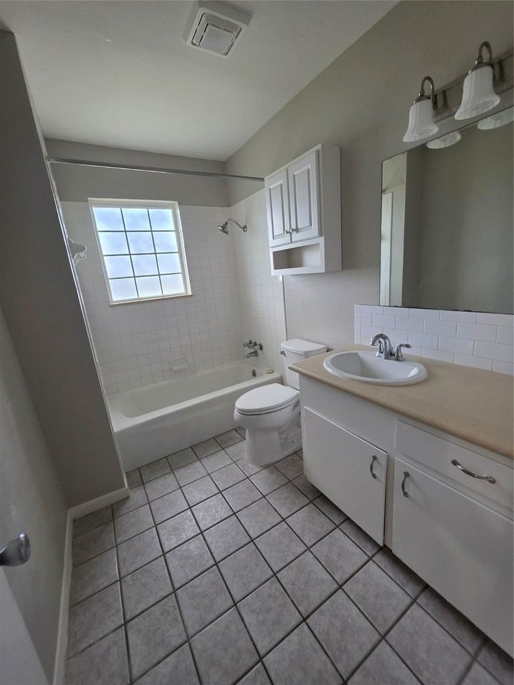 2321 27th Ave N - Photo 3 of 10