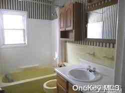 246 Staples St - Photo 2 of 7