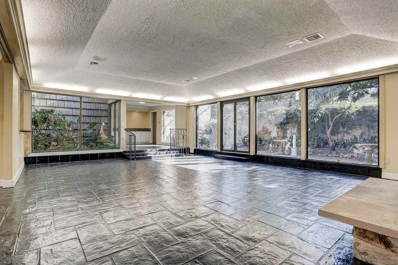 5203 Braesvalley Dr - Photo 6 of 32