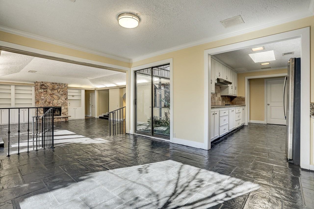 5203 Braesvalley Dr - Photo 7 of 32