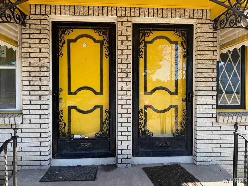 2547 William St - Photo 2 of 18