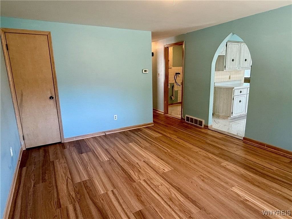 2547 William St - Photo 3 of 18