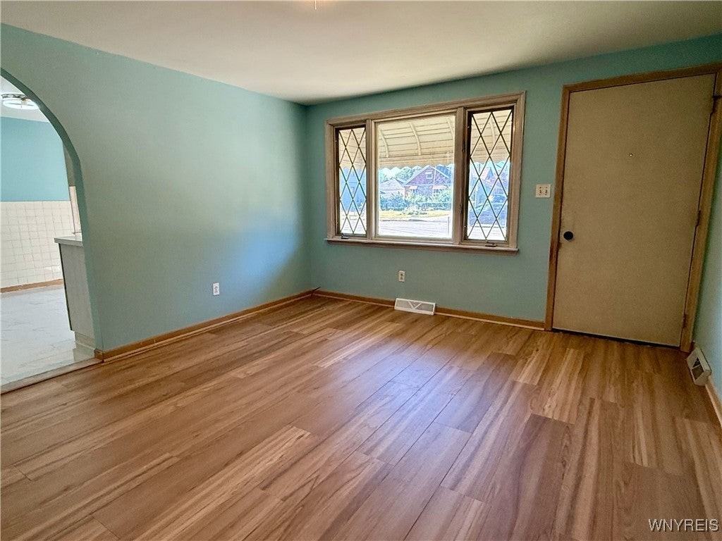 2547 William St - Photo 4 of 18