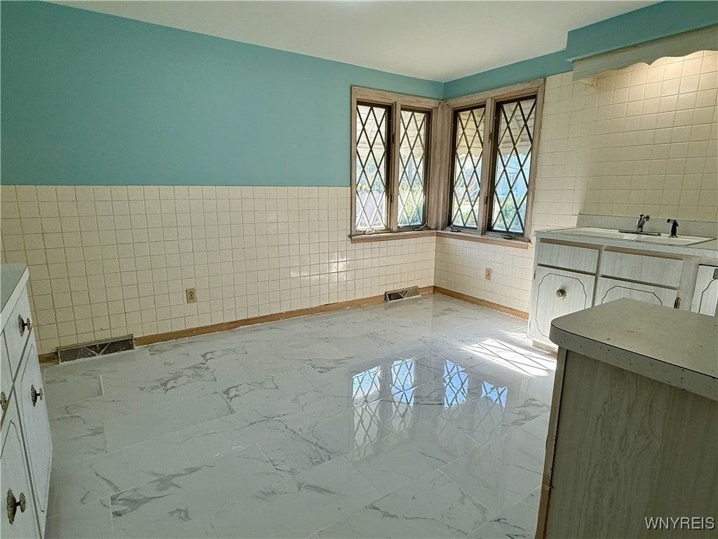 2547 William St - Photo 5 of 18