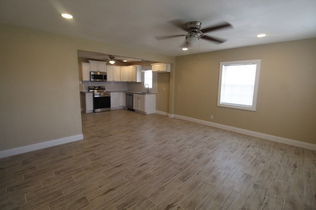 1000 Canyon Dr - Photo 3 of 11