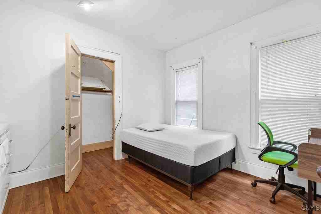 700 Maryland Ave - Photo 2 of 12