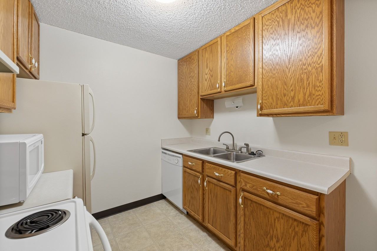 Country Bluff Apartments - Photo 6 of 44