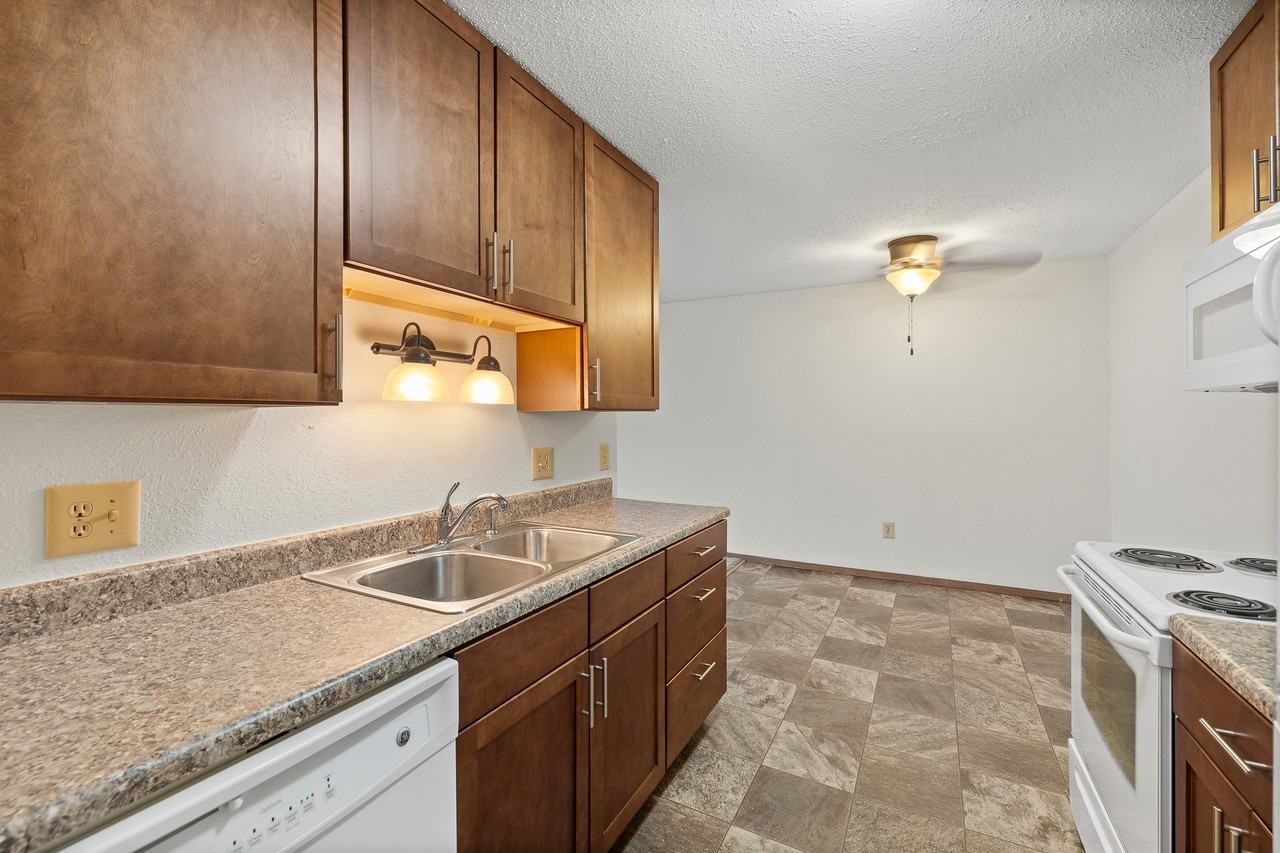Candlewood Apartments - Photo 7 of 34