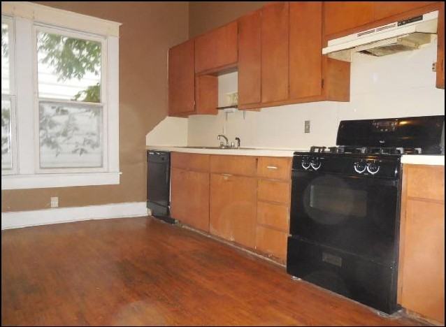 101 1/2 Rice St - Photo 3 of 10