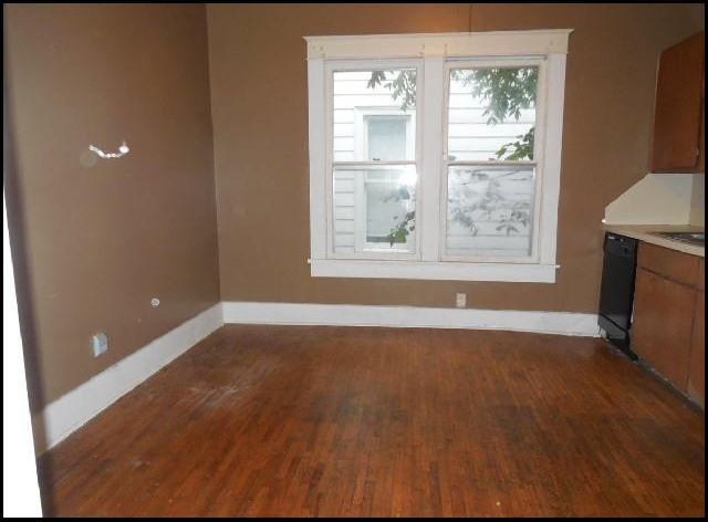 101 1/2 Rice St - Photo 4 of 10