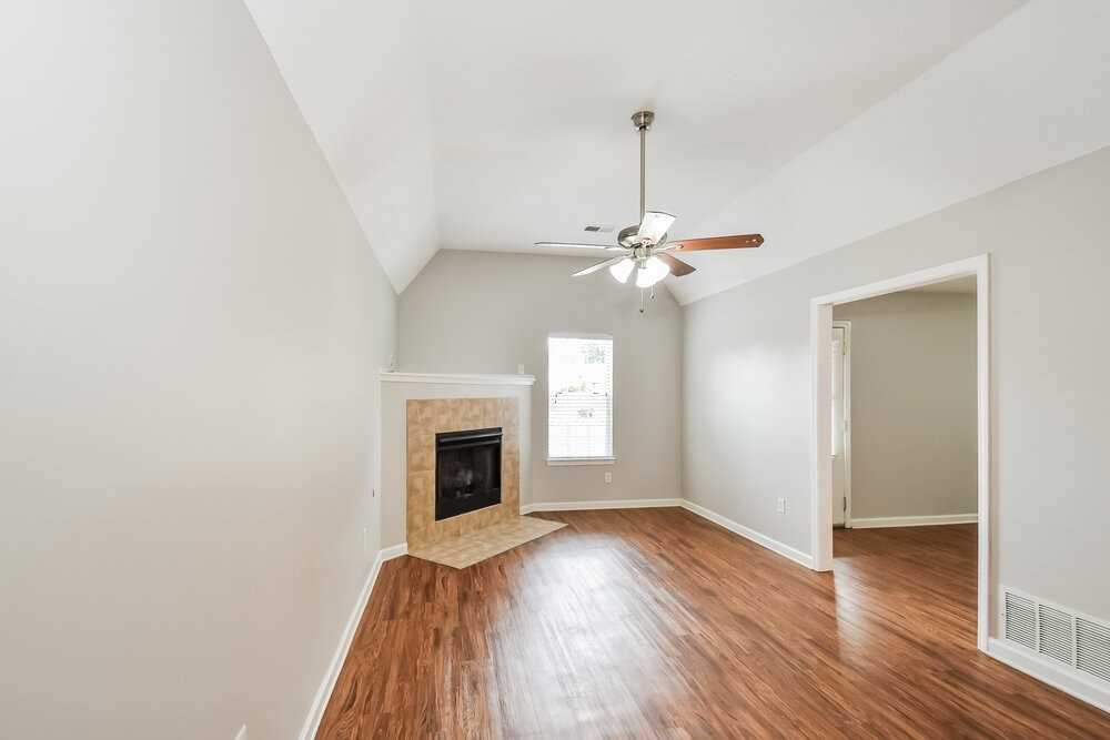 9296 Brooks Dr - Photo 5 of 17