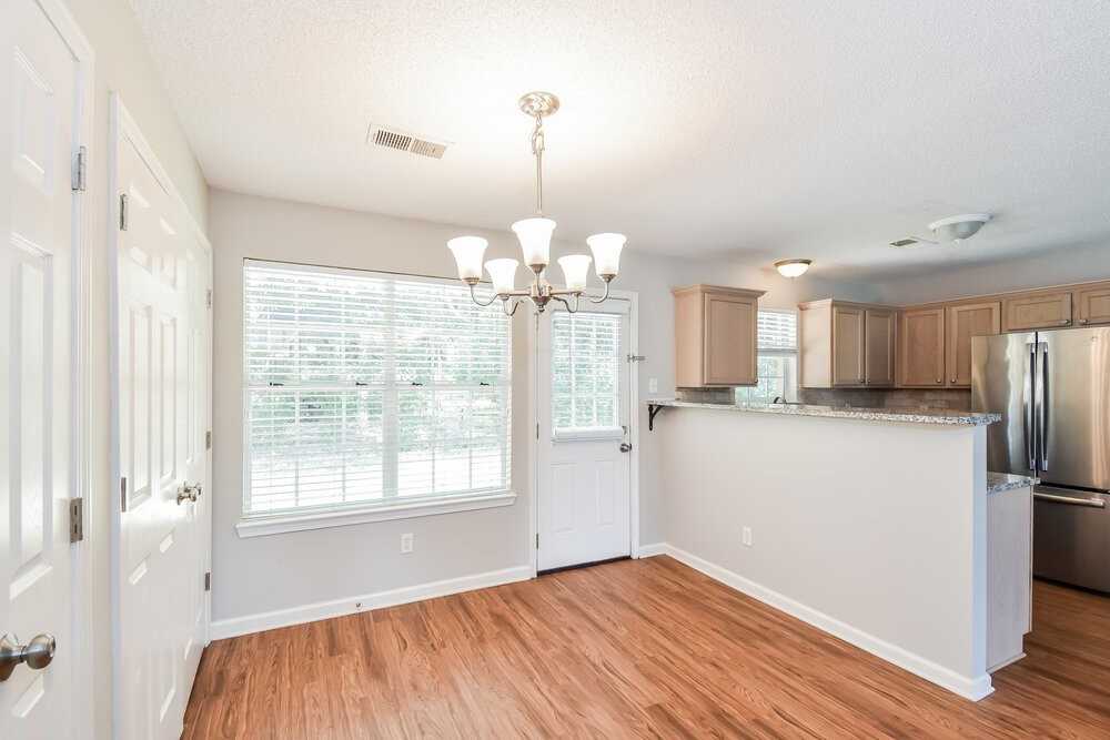 9296 Brooks Dr - Photo 6 of 17