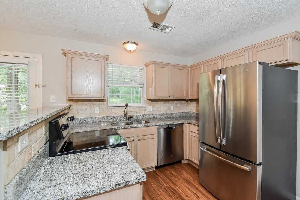 9296 Brooks Dr - Photo 7 of 17