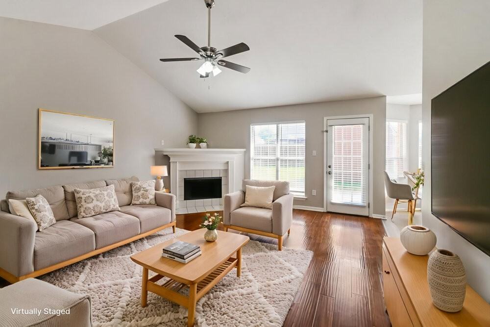 8104 Manhatten Dr - Photo 4 of 20