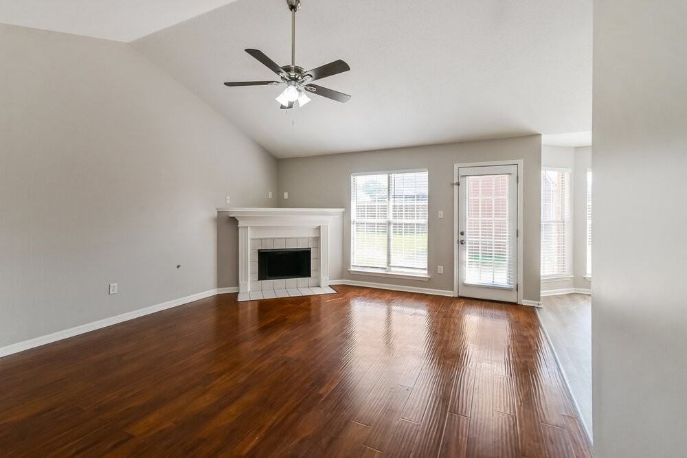 8104 Manhatten Dr - Photo 5 of 20