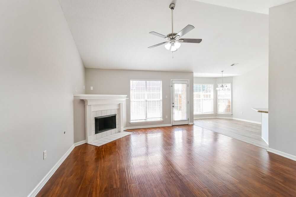 8104 Manhatten Dr - Photo 7 of 20
