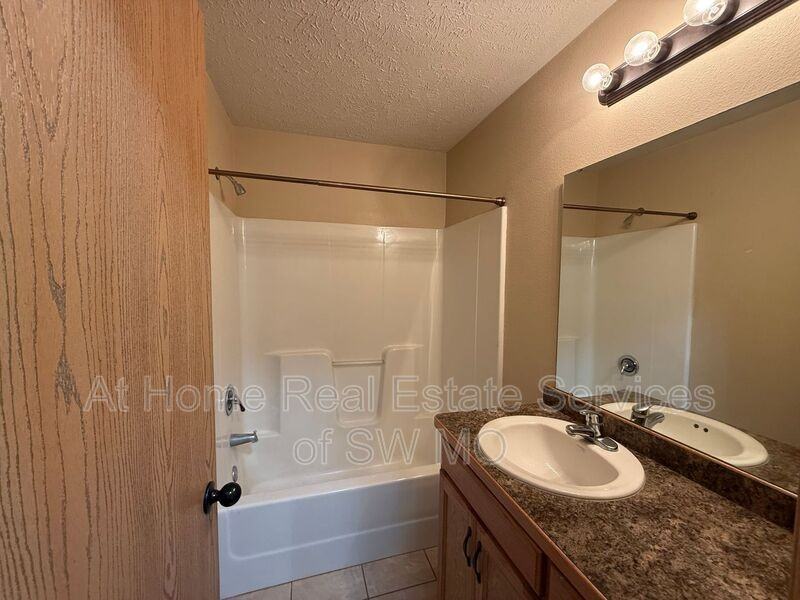 936 N Parkwood Ave - Photo 6 of 12