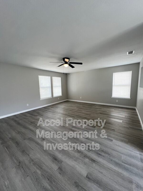 2912 Ozark Ave - Photo 3 of 21