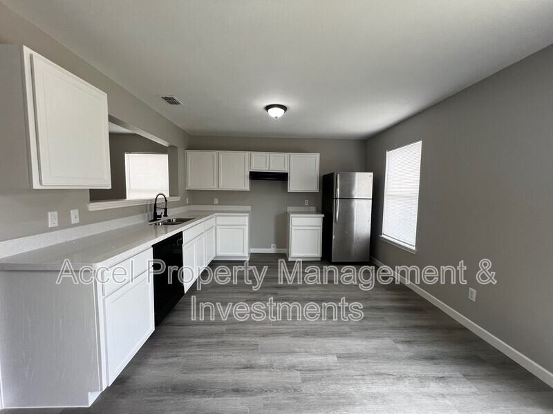 2912 Ozark Ave - Photo 4 of 21