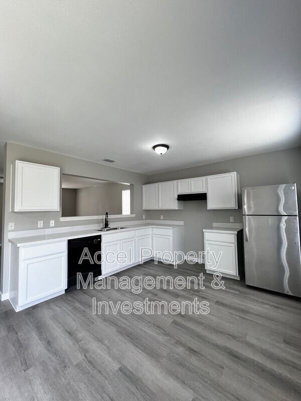 2912 Ozark Ave - Photo 5 of 21