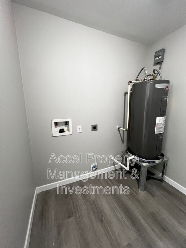 2912 Ozark Ave - Photo 6 of 21