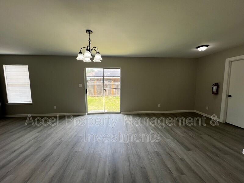 2912 Ozark Ave - Photo 7 of 21