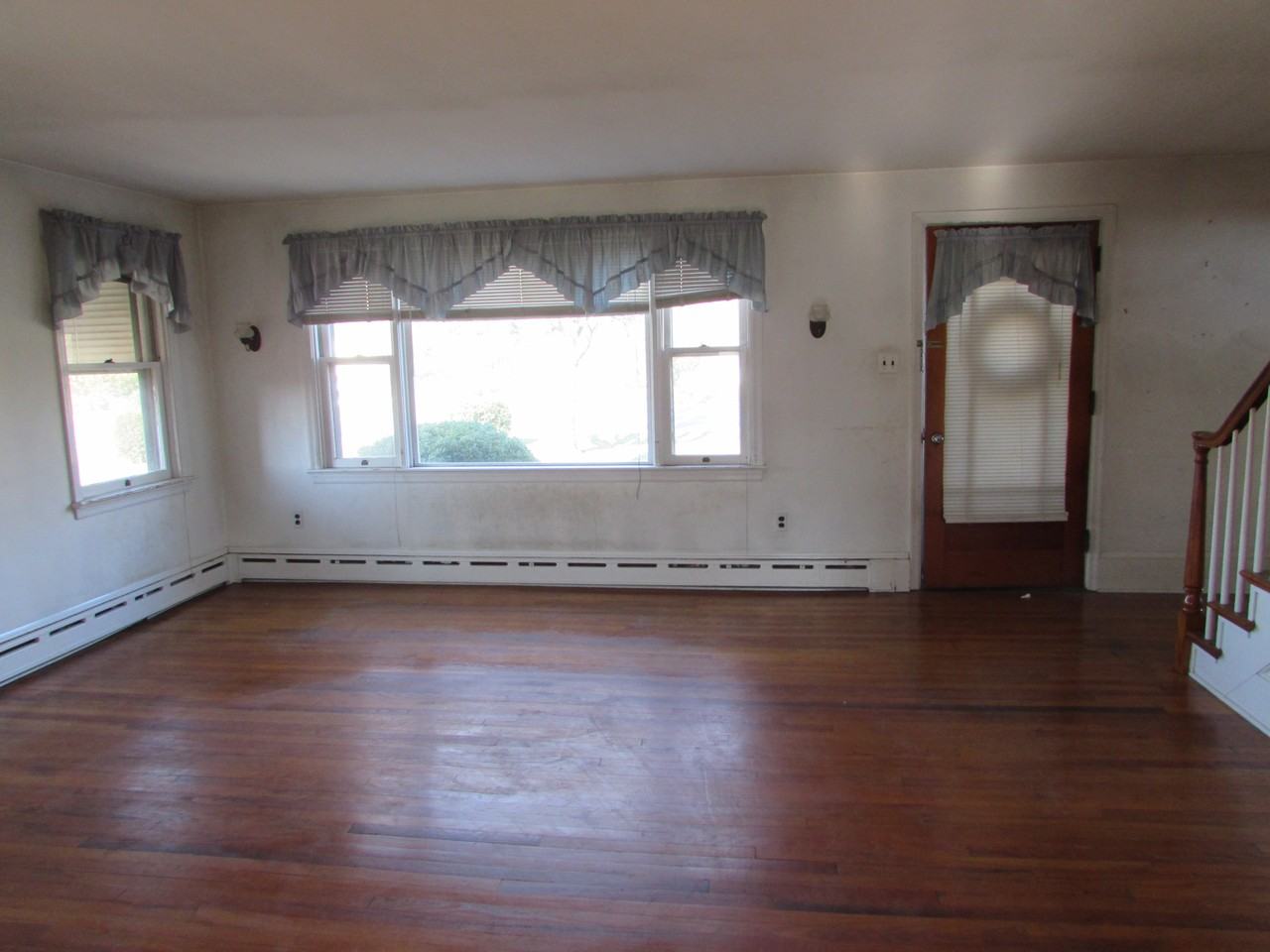 5032 Upper Valley Rd - Photo 2 of 9